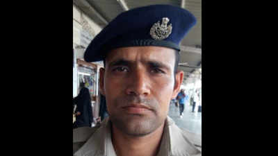 RPF man saves woman from getting crushed under train at Aurangabad railway station