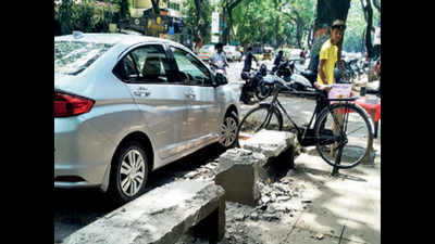 Vandals damage benches on Jangli Maharaj Road