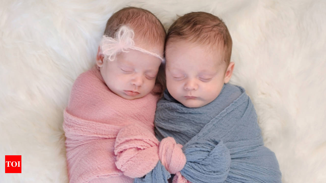 Wellesley Baby Photos :: Twins · Crabapple Photography