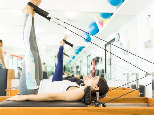 Pilates Reformer Workouts: 5 Pilates Reformer Exercise that You Can Do at  Home