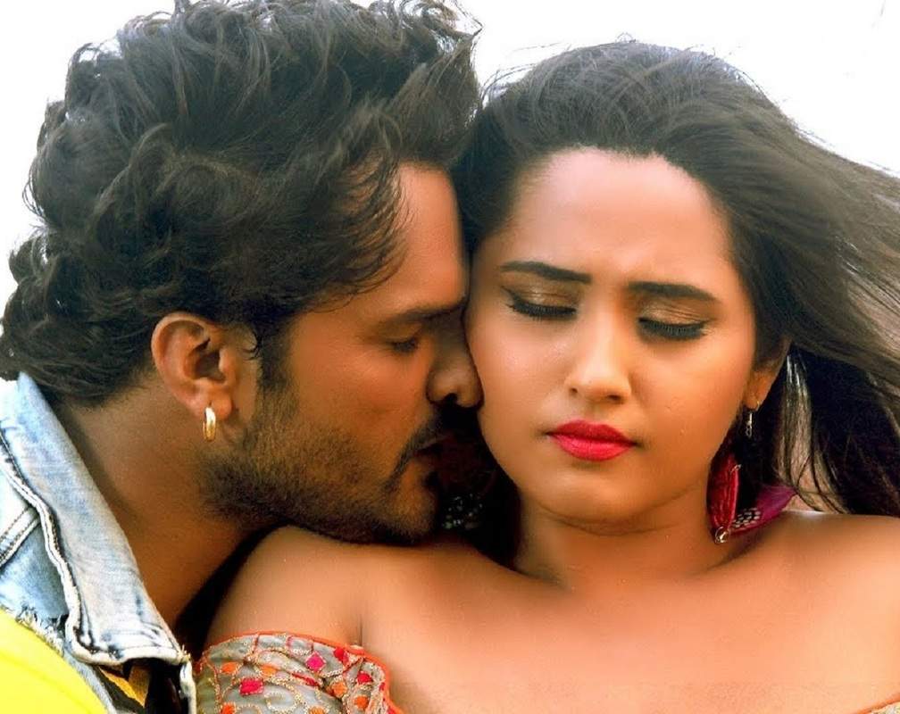 
Watch: Khesari Lal Yadav and Kajal Raghwani's hit Bhojpuri Song 'Daal De Kewadi Mein Killi'
