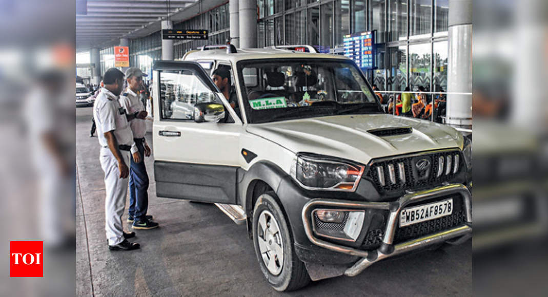 VIP cars parked on Kolkata airport carriageway face cop ...