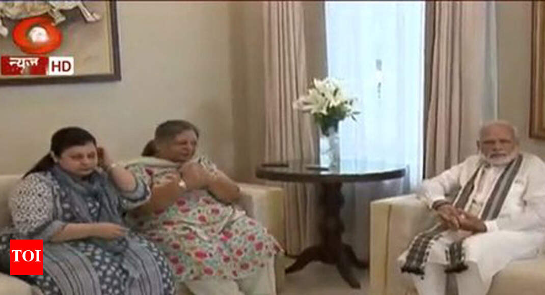 PM pays tribute to Arun Jaitley at his residence