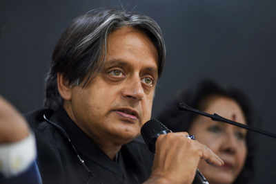 Tharoor attacks Cong leaders who flayed his Modi praise