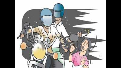 Two bikers snatch gold chain from woman in Ahmedabad