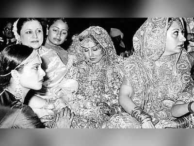 Check out THIS beautiful throwback picture from the wedding album of Rishi Kapoor and Neetu Singh