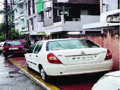 Logos of luxury cars catch fancy of thieves in Indore