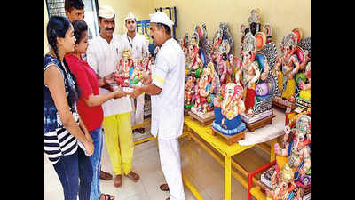 Rush at stall of central prison to buy Ganapati idols