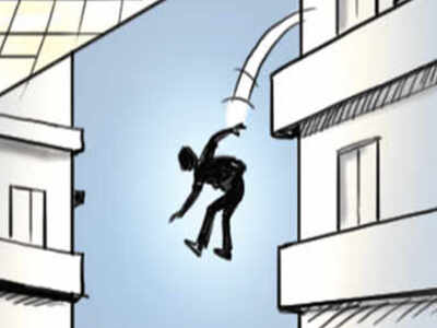 Doctor jumps to death from 8th-floor balcony on GTB hospital campus in  Delhi | Delhi News - Times of India