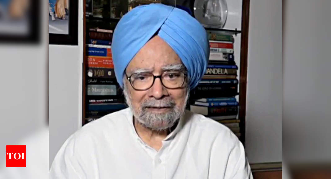 Ex PM Manmohan Singh Slams Government On Man Made Economic Crisis   Photo 