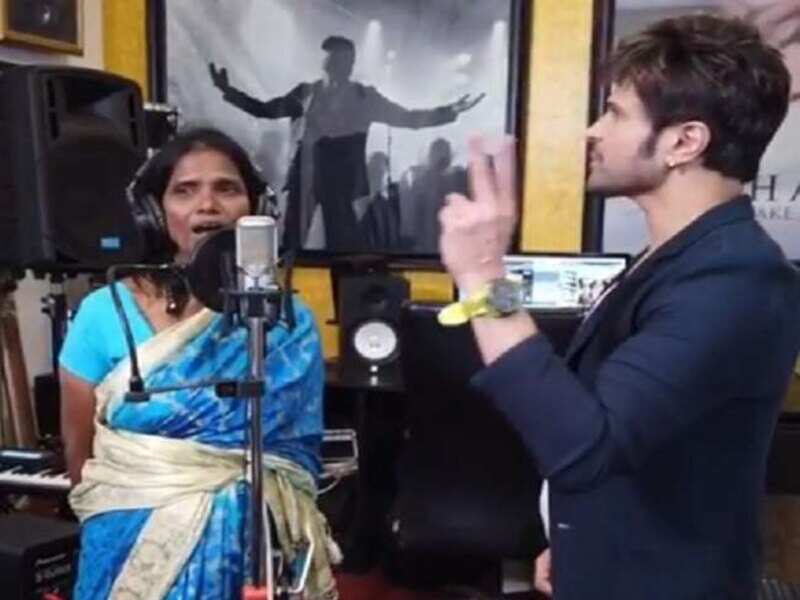 Watch Ranu Mondal Records Recreated Version Of Himesh Reshammiya S Hit Song Aashiqui Mein Teri Hindi Movie News Times Of India watch ranu mondal records recreated