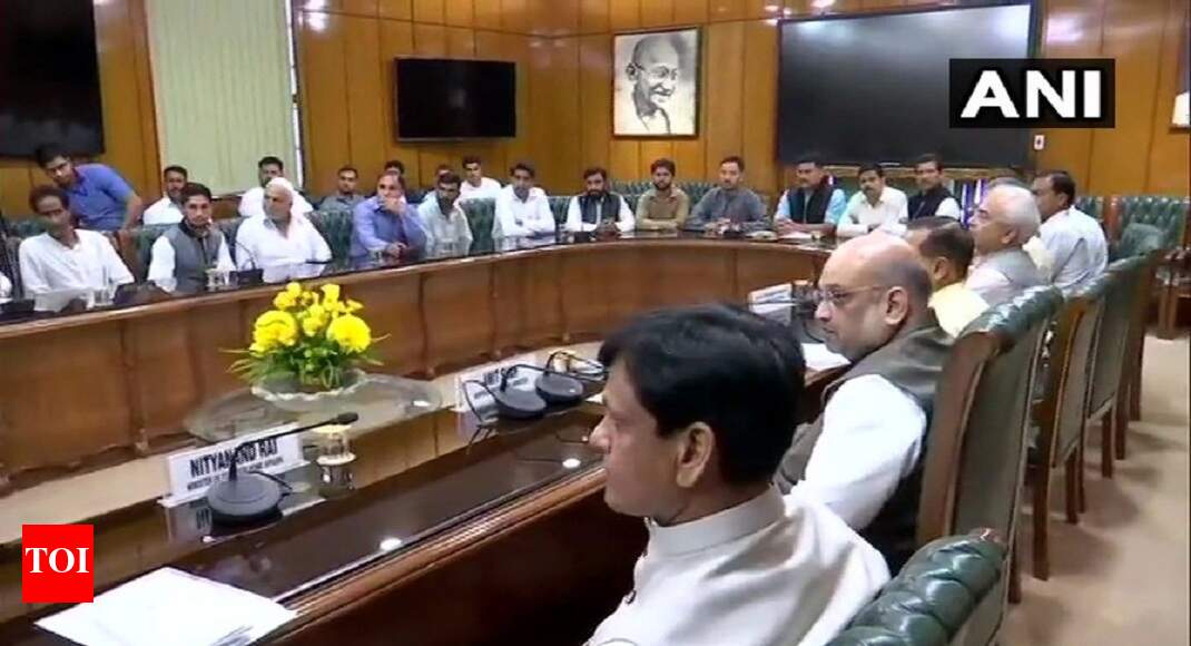 Kashmiri delegation meets Amit Shah in Delhi