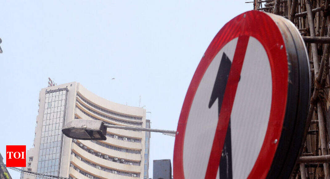Markets end in red: Sensex tanks 770 points amid slowdown