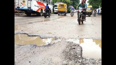 Pothole-ridden roads a pet peeve for residents, tourists in Udaipur