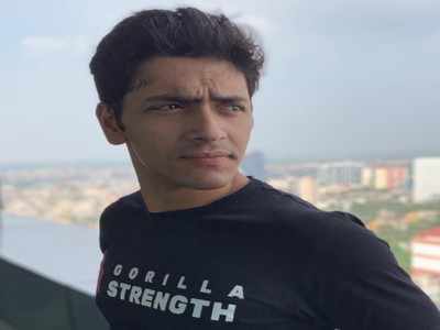 It’s up to people to compare me with Soumitra kaku: Arjun on playing Apu