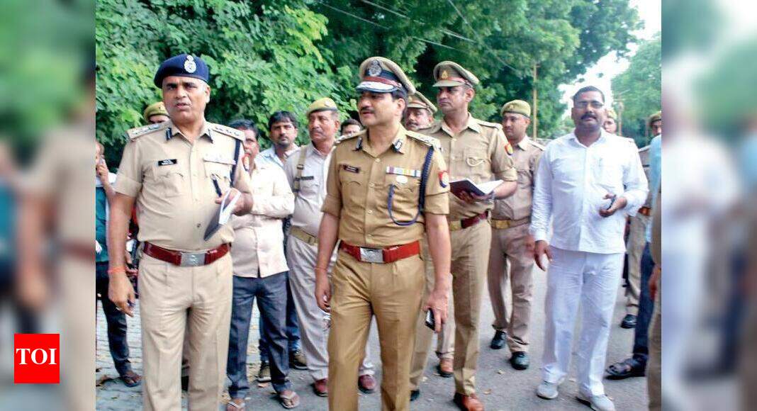 2 murder accused on way to court beaten up, shot Kanpur News Times