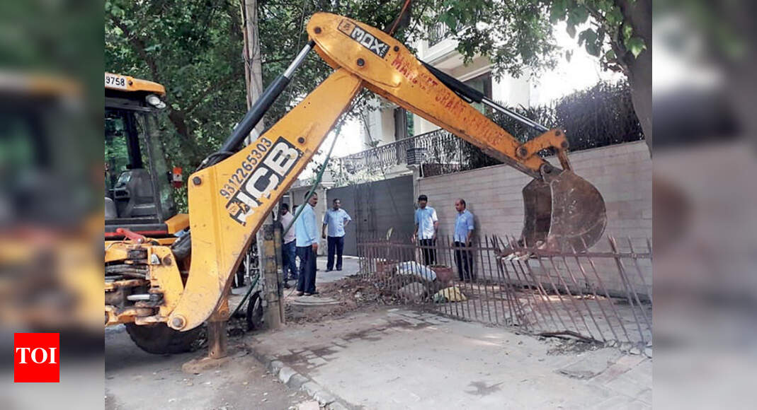 Axe falls on encroachments as pavements cleared in Greater Kailash
