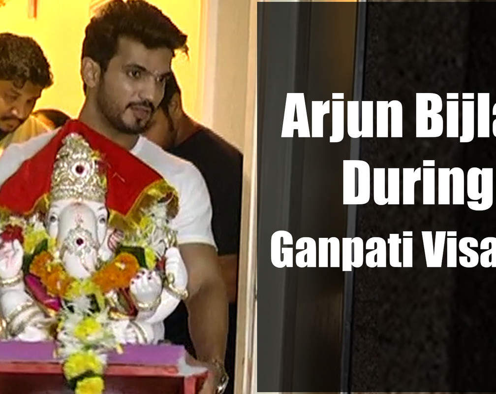 
Arjun Bijlani bids adieu to Ganpati Bappa
