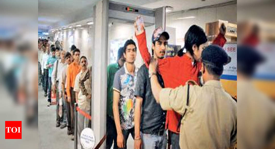 Delhi Long Queues At Metro Stations Bother Commuters Delhi News Times Of India 