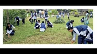 Students carry out cleanliness drive at Railway stations