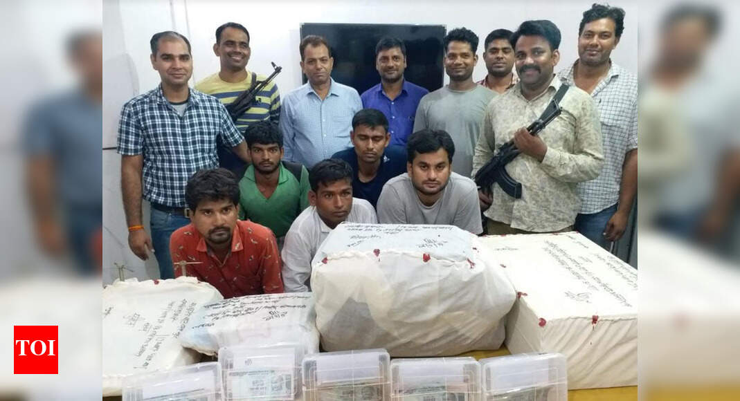 UP STF busts fake currency racket, 5 held for circulating Rs 1 crore ...