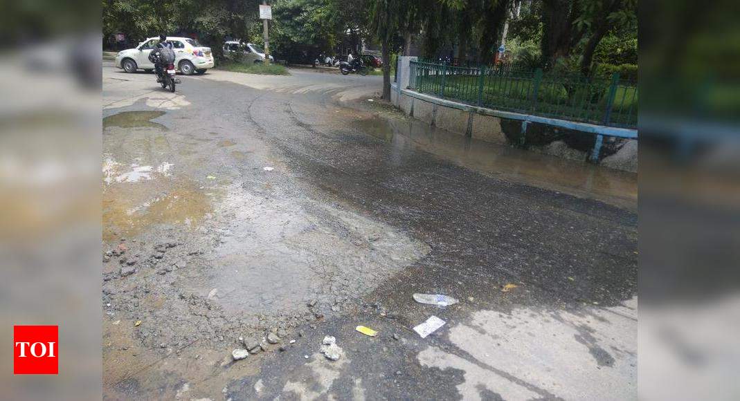 Drinking water leakage on road - Times of India