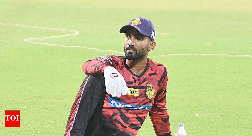 Karthik tenders unconditional apology to BCCI