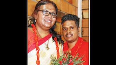 Kerala: Transgender poet gets married