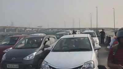 PM Modi's Noida visit: Commuters witness heavy traffic on Barapullah flyover