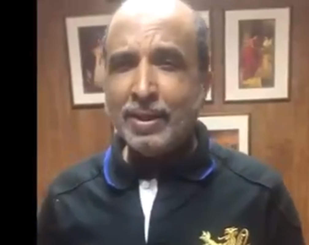 
Congress leader Sanjay Jha sings a song for dispirited party workers

