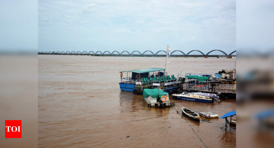 Several Villages Along Godavari River In Ap Continue To Remain Cut Off 