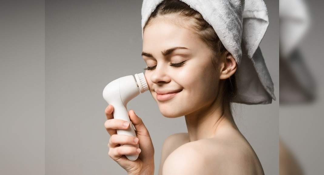 These facial cleansing brushes are a must-try :::Misskyra