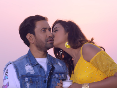 'Lallu Ki Laila': Nirahua's crackling chemistry with Yamini Singh is unmissable in the song '17 Se 18 Ke Age Ohi Se Marriage Karunga'