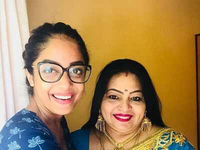 Bigg Boss Tamil 3: Evicted contestant Abhirami Venkatachalam meets Mugen Rao's mom and sister; see pics - Times of India Bigg Boss Tamil 3: Evicted contestant Abhirami Venkatachalam meets Mugen Rao's mom and sister; see pics - Times of India