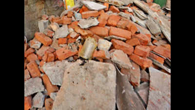 West Bengal: Boy killed, four injured in roof collapse