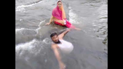 Madhya Pradesh: Heroic dad dies saving three kids in Kolar floodwaters