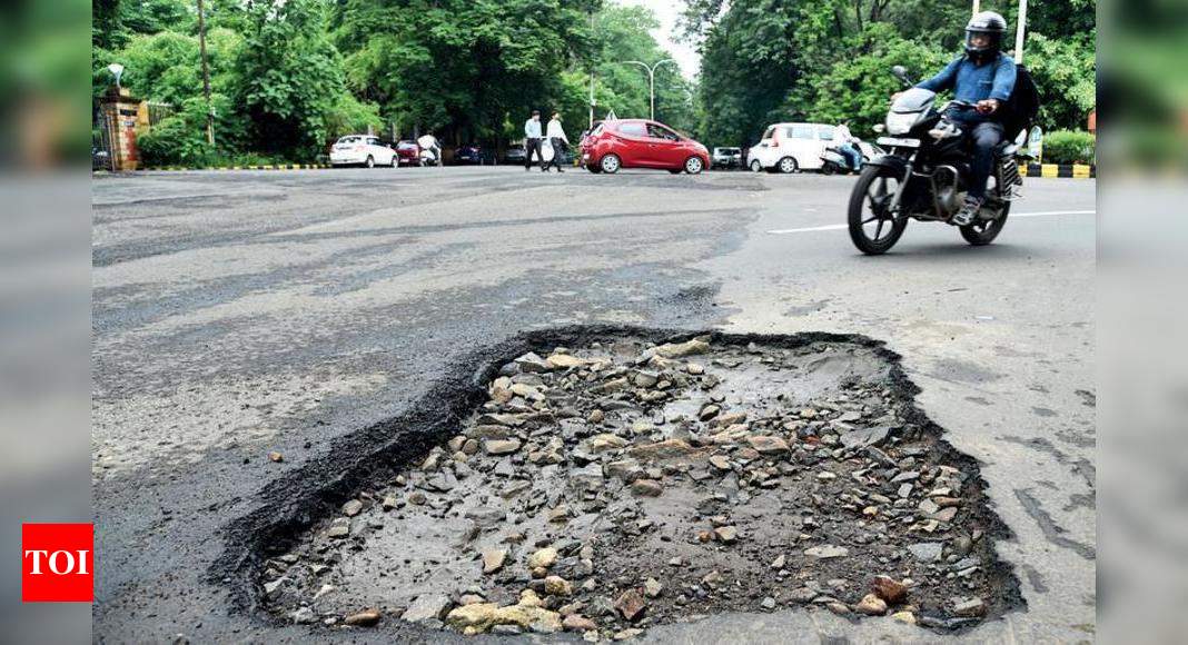 Smart City’s roads full of craters, potholes, puddles | Nagpur News ...