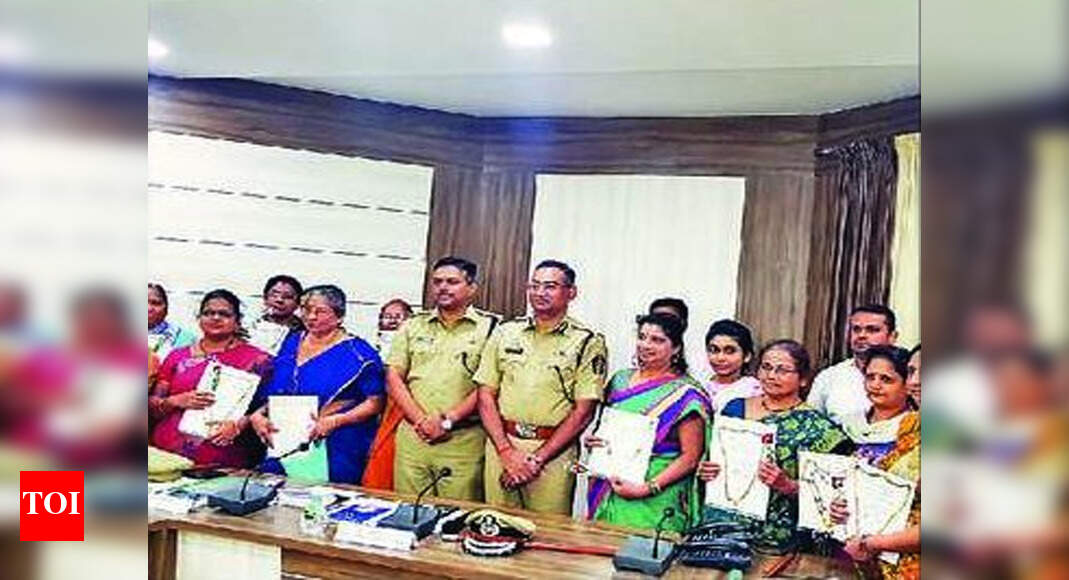 Kolhapur police return stolen valuables worth Rs 12.50 lakh to citizens