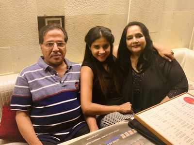 Bigg Boss Tamil 3 fame Sakshi Agarwal shares a beautiful message on her mom's birthday; take a look