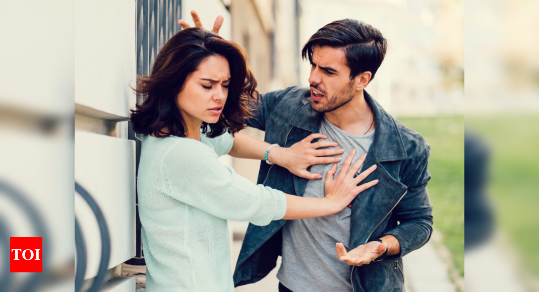 When Does Flirting Become Cheating? 9 Red Flags