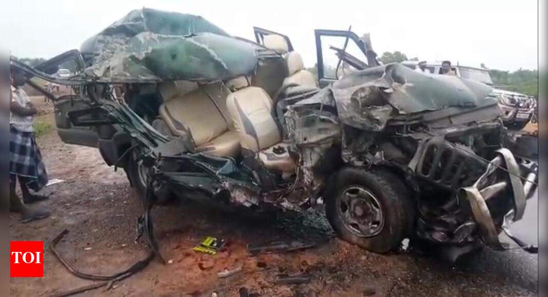 Three die as SUV collides with truck near Jayankondam in Tamil Nadu ...