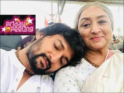 Friday Feeling! Nani sleeps on the shoulder of veteran actress Lakshmi and leaves Gang Leader to the audience