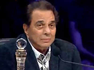 Dharmendra Gets Emotional On The Sets Of A Reality Show After 