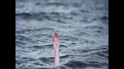 Boy drowns in Mumbai as immersion plank crashes
