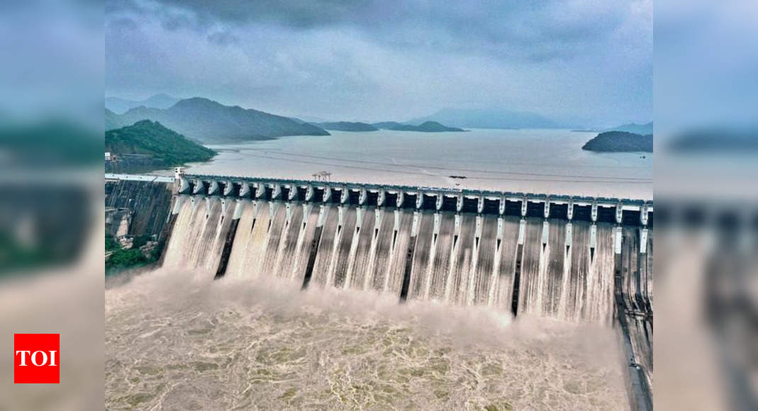 Sardar Sarovar dam levels historic water mark of 138m | Vadodara News ...