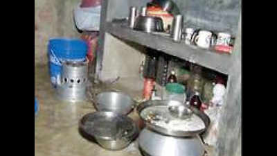 Thief cooks and eats, flees with loot in Kolkata