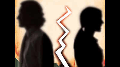 Delhi woman catches husband cheating