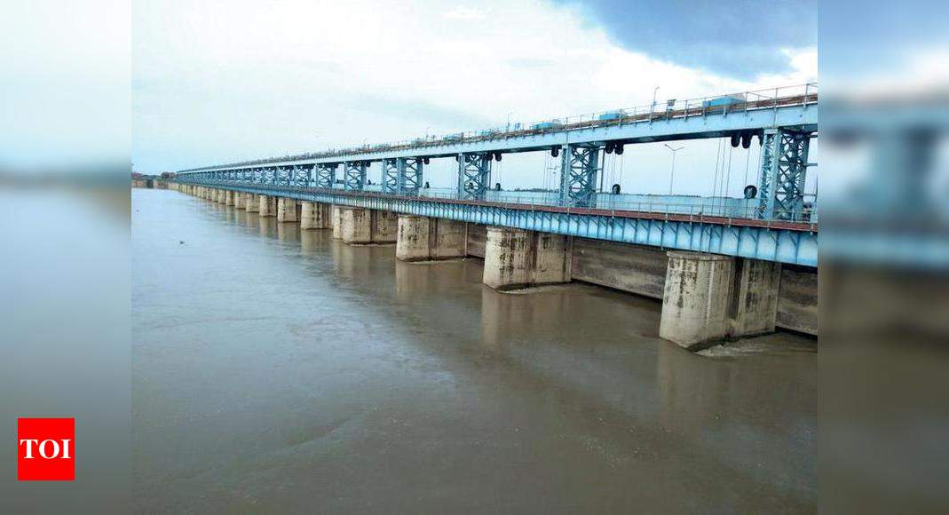 UP: Water level of Ganga starts receding | Kanpur News - Times of India