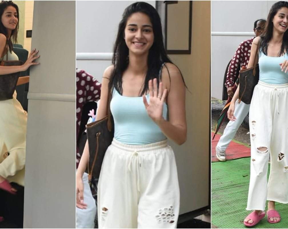 
Ananya Panday's casual chic look is millennial approved!
