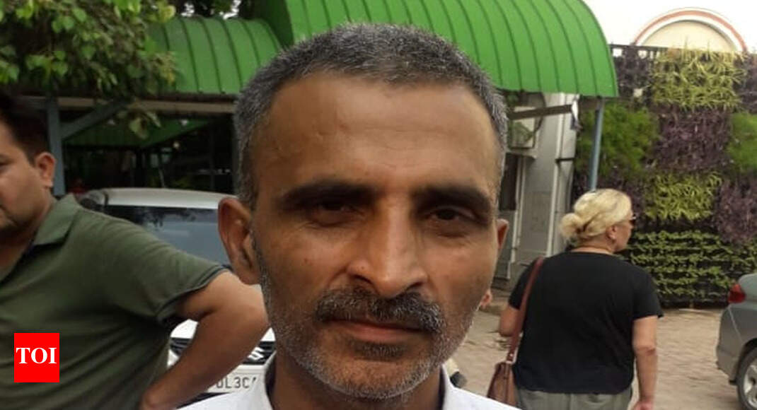 Disguise ‘artist’ involved in travel racket arrested at Delhi's IGI airport - Times of India